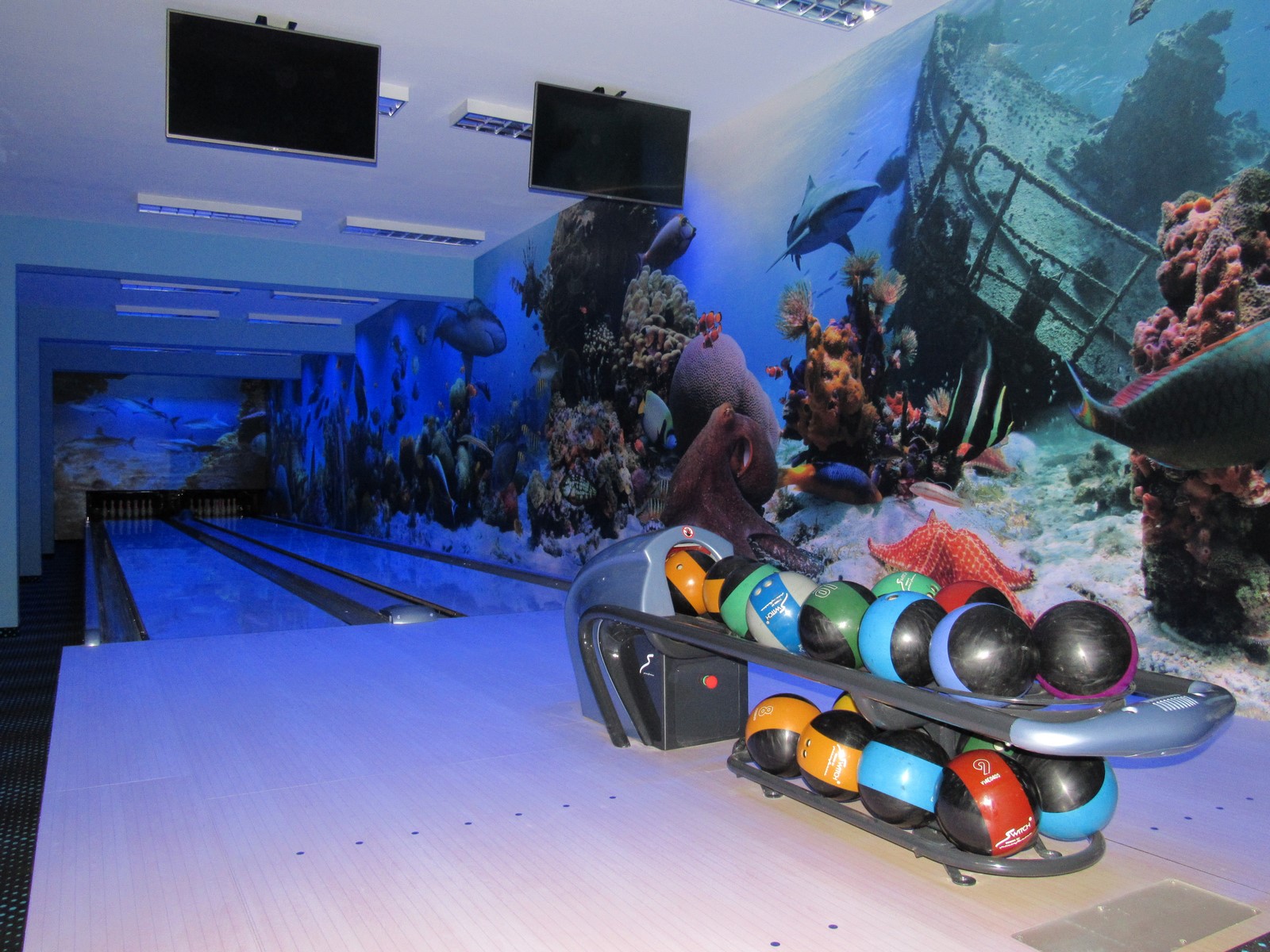 Tory do gry w bowling w Hali Sportowo Widowiskowej w Poniecu